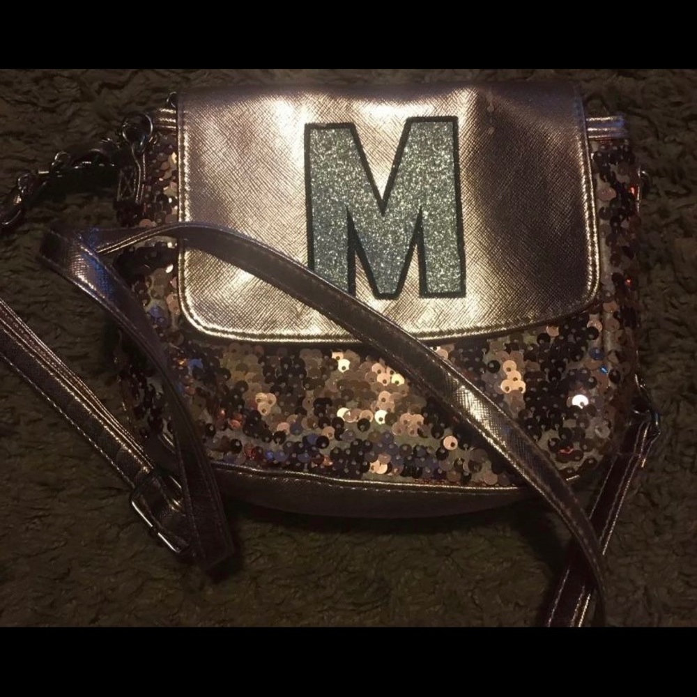 Sequence M purse